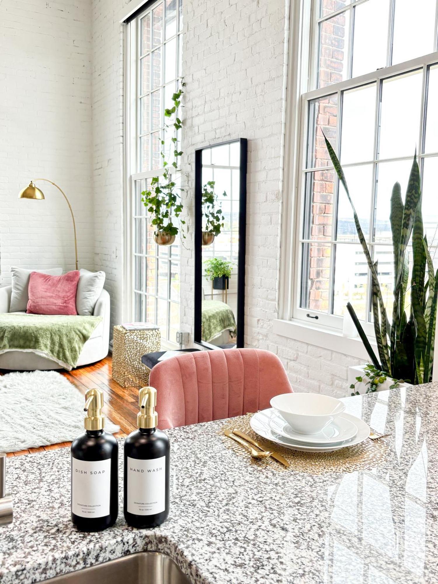 2Br 2Br Le Chateau 505 Lux Penthouse In A Historic Building Utica Esterno foto